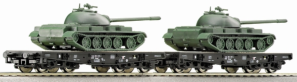 Set of 2 Heavy duty flat cars with T55 tanks<br /><a href='images/pictures/Roco/37583.jpg' target='_blank'>Full size image</a>